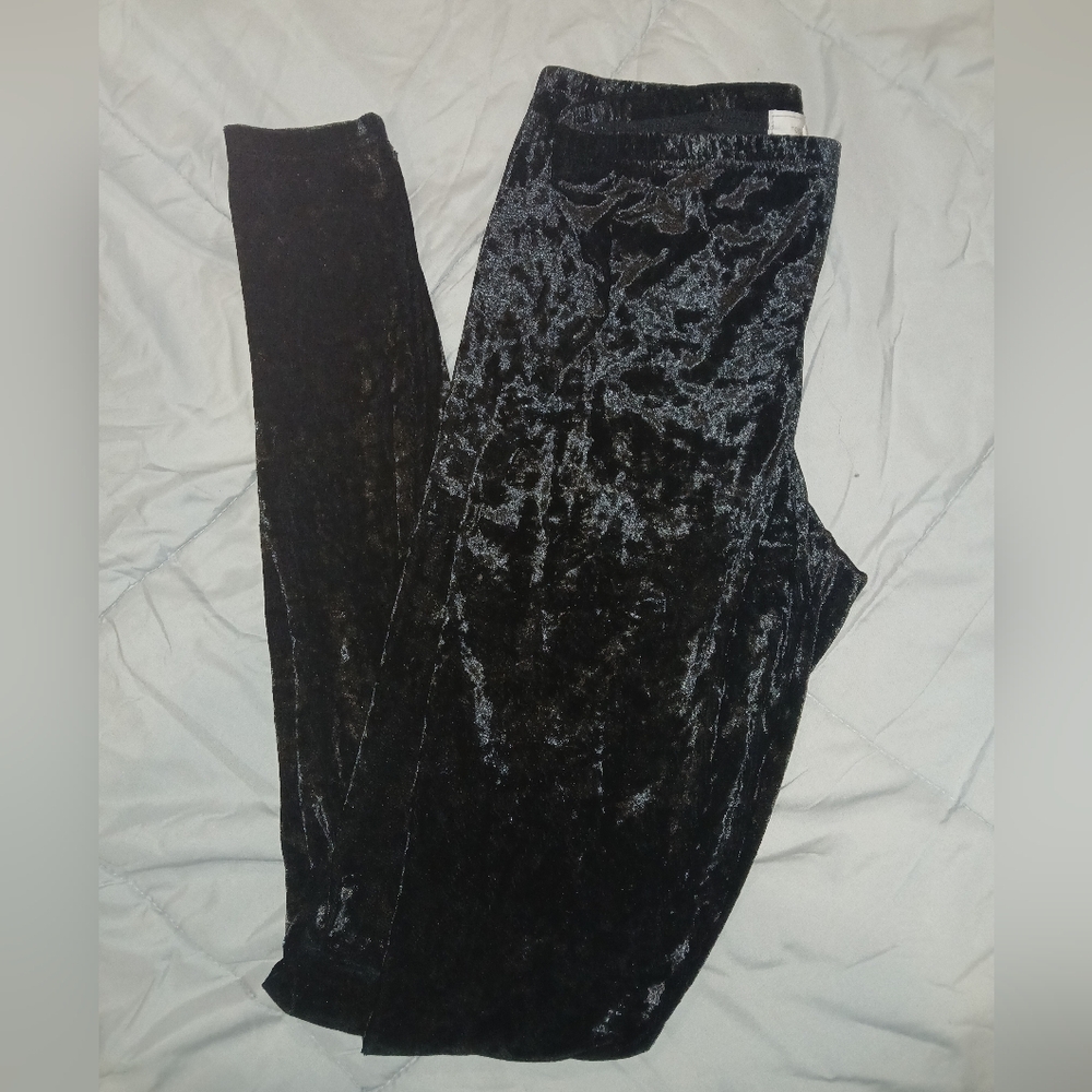 No Comment Velvet Leggings. Size L